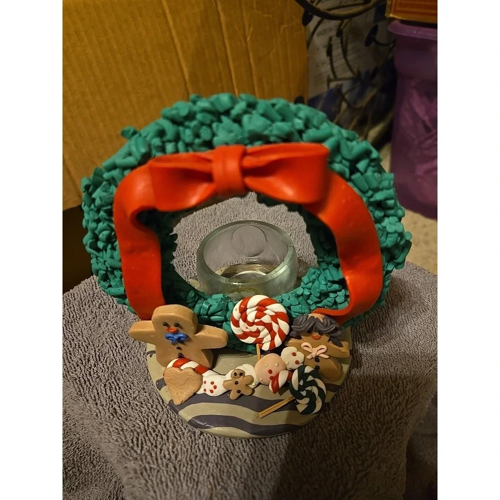 Christmas-themed candle‎ holder